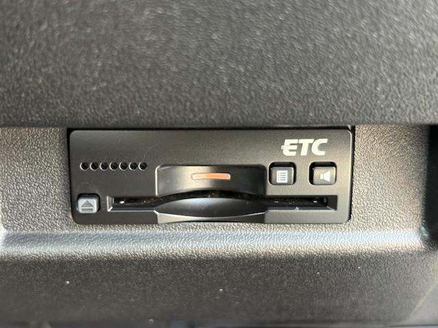 ジムニーシエラ ＪＣ　ワンオーナー　メモリーナビゲーション　バックカメラ　ＥＴＣ車載器ＤＶＤ再生　ＬＥＤへットライト　スマートキー　フルセグＴＶ　オートエアコン　シートヒーター（8枚目）