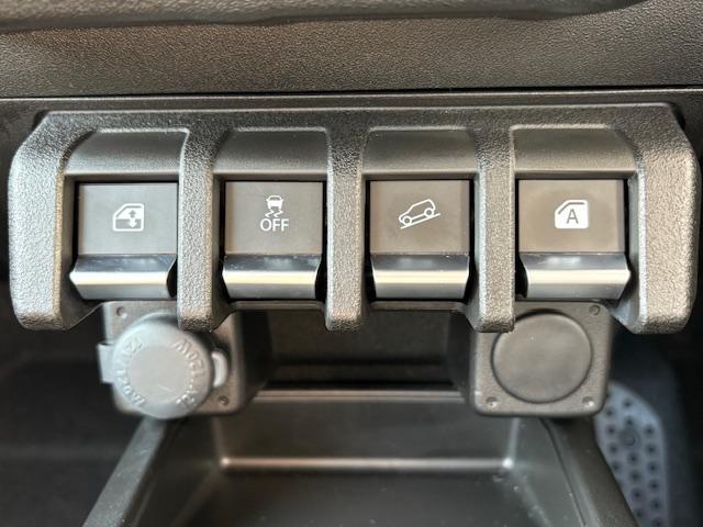 ジムニーシエラ ＪＣ　ワンオーナー　メモリーナビゲーション　バックカメラ　ＥＴＣ車載器ＤＶＤ再生　ＬＥＤへットライト　スマートキー　フルセグＴＶ　オートエアコン　シートヒーター（18枚目）