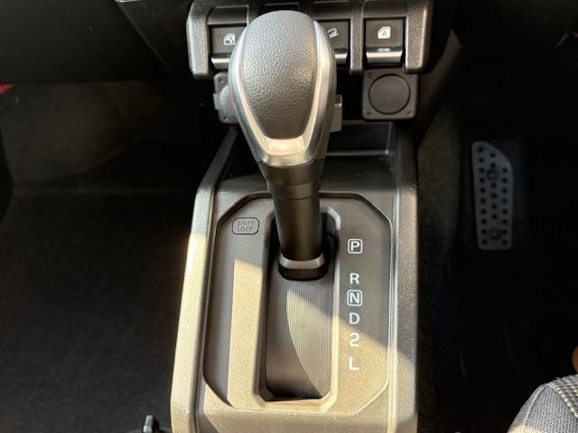 ジムニーシエラ ＪＣ　ワンオーナー　メモリーナビゲーション　バックカメラ　ＥＴＣ車載器ＤＶＤ再生　ＬＥＤへットライト　スマートキー　フルセグＴＶ　オートエアコン　シートヒーター（25枚目）