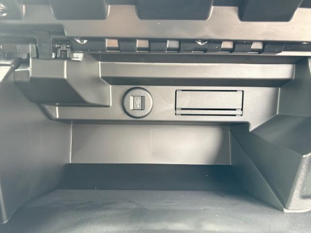 ソリオバンディット ハイブリッドＭＶ　試乗車　全方位付きメモリーナビゲーション　フルセグＴＶ　シートヒーター　ＣＤデッキ　ＤＶＤ再生　スマートキー　ＬＥＤへットライトＡＢＳ　エアバック　オートエアコン（21枚目）