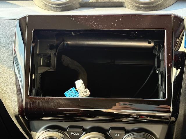 スイフト RSt LEDへットライト オートエアコン 社外マフラー 社外アルミホイール スマートキー シートヒーター オートライト クルーズコントロール ABS エアバック(6枚目)