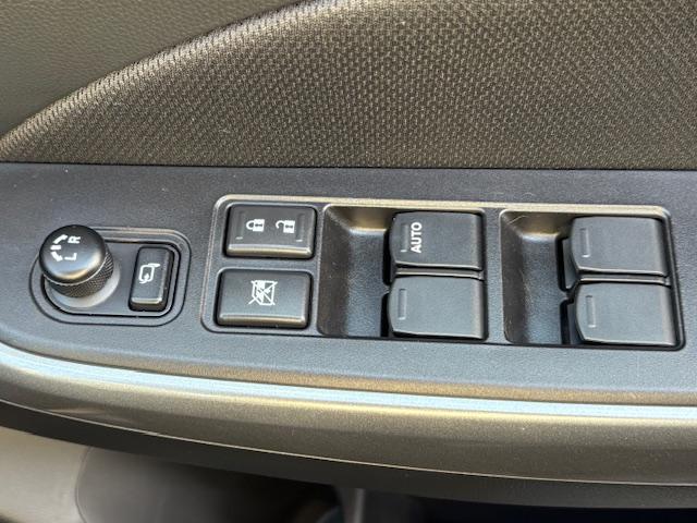 スイフト RSt LEDへットライト オートエアコン 社外マフラー 社外アルミホイール スマートキー シートヒーター オートライト クルーズコントロール ABS エアバック(32枚目)