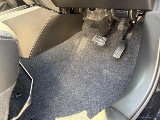 スイフト RSt LEDへットライト オートエアコン 社外マフラー 社外アルミホイール スマートキー シートヒーター オートライト クルーズコントロール ABS エアバック(35枚目)