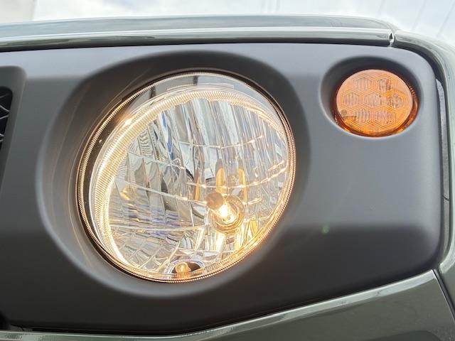 スタンダードで明るいハロゲンライトを装備！！交換の時も費用が安く済むのでお財布にやさしい装備です！！