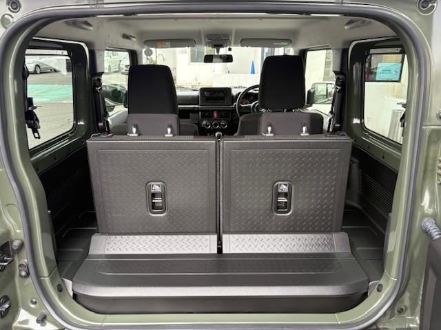 リヤ分割シートですので長いお荷物も楽々、収納出来ます。