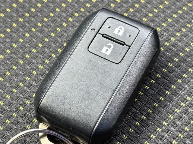 スマートキーです！ポケットやバックに携帯していれば、全席ドア開閉が手軽に出来ます。