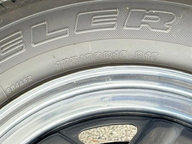 お車の現在のタイヤサイズの写真を掲載しております。スタットレスタイヤなどのアルミセットの販売もいたしております。詳しくはスタッフまでお願いします。