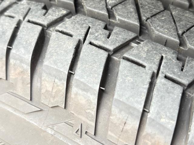タイヤの溝も十分ございます。