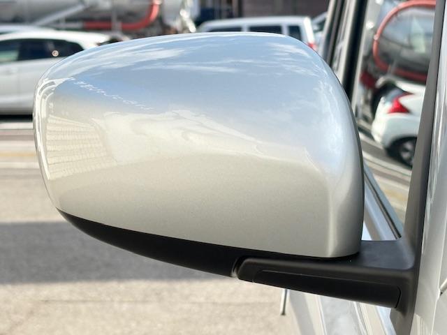 カラードドアミラーですのでオシャレですよね。