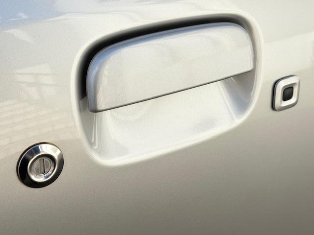 ボタン１つでドアの開閉も出来ます。