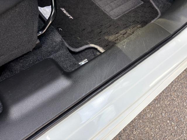 スイフト ＸＧ　シートヒーター　オートエアコン　プッシュスタートボタン　コーナーセンサー　ＡＢＳ　エアバック　スマートキー　オートライト　オーディオステアリングスイッチ（20枚目）