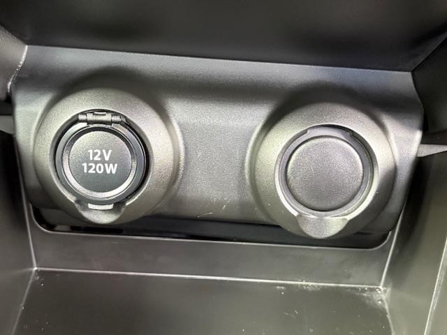 スイフト ＸＧ　シートヒーター　オートエアコン　プッシュスタートボタン　コーナーセンサー　ＡＢＳ　エアバック　スマートキー　オートライト　オーディオステアリングスイッチ（21枚目）