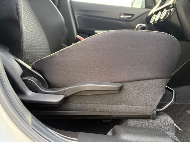 スイフト ＸＧ　シートヒーター　オートエアコン　プッシュスタートボタン　コーナーセンサー　ＡＢＳ　エアバック　スマートキー　オートライト　オーディオステアリングスイッチ（23枚目）