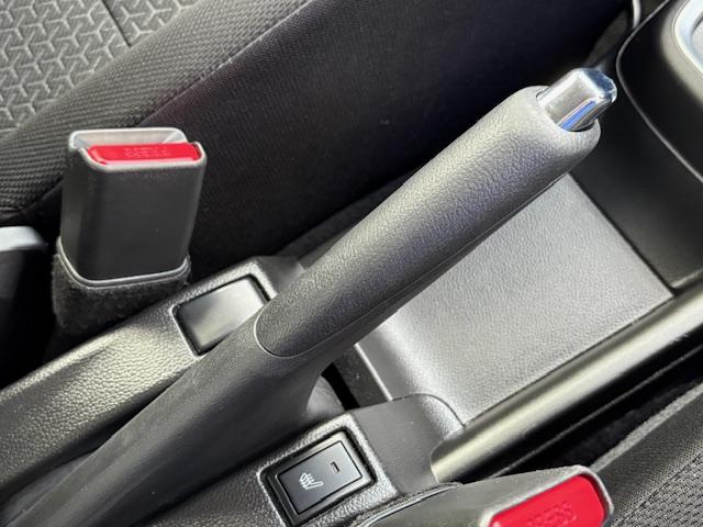 スイフト ＸＧ　シートヒーター　オートエアコン　プッシュスタートボタン　コーナーセンサー　ＡＢＳ　エアバック　スマートキー　オートライト　オーディオステアリングスイッチ（62枚目）