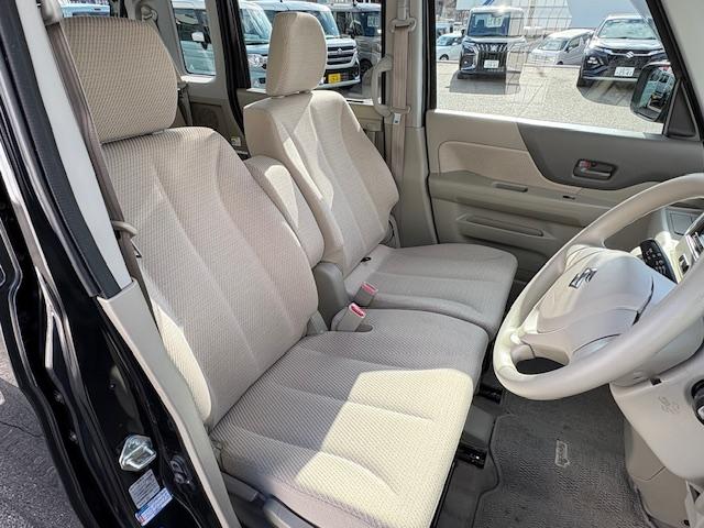 スペーシア 　メモリーナビゲーション　スマートキー　ＣＤ／ＤＶＤ再生　オートエアコン　オートライト　片側パワースライドドア　アイドリングストップエアバック　ＡＢＳ　プッシュスタートボタン（19枚目）