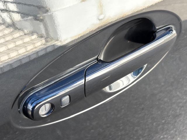 スペーシア 　メモリーナビゲーション　スマートキー　ＣＤ／ＤＶＤ再生　オートエアコン　オートライト　片側パワースライドドア　アイドリングストップエアバック　ＡＢＳ　プッシュスタートボタン（24枚目）