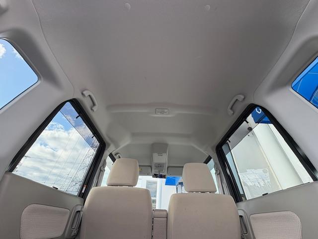 スペーシア 　メモリーナビゲーション　スマートキー　ＣＤ／ＤＶＤ再生　オートエアコン　オートライト　片側パワースライドドア　アイドリングストップエアバック　ＡＢＳ　プッシュスタートボタン（27枚目）