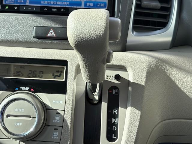 スペーシア 　メモリーナビゲーション　スマートキー　ＣＤ／ＤＶＤ再生　オートエアコン　オートライト　片側パワースライドドア　アイドリングストップエアバック　ＡＢＳ　プッシュスタートボタン（28枚目）