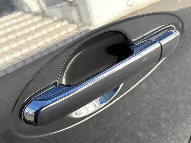 スペーシア 　メモリーナビゲーション　スマートキー　ＣＤ／ＤＶＤ再生　オートエアコン　オートライト　片側パワースライドドア　アイドリングストップエアバック　ＡＢＳ　プッシュスタートボタン（30枚目）