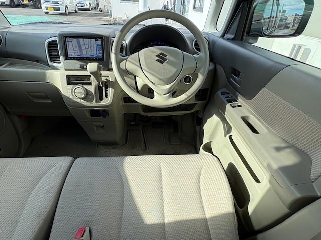 スペーシア 　メモリーナビゲーション　スマートキー　ＣＤ／ＤＶＤ再生　オートエアコン　オートライト　片側パワースライドドア　アイドリングストップエアバック　ＡＢＳ　プッシュスタートボタン（38枚目）