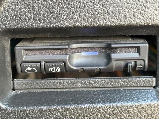 スペーシア Ｇリミテッド　メモリーナビゲーション　フルセグＴＶ　ＣＤ／ＤＶＤ再生　ＥＴＣ車載器　エアバック　ＡＢＳ　オートエアコン　ブレーキ軽減装置　プッシュスタートボタン　シートヒーター　アルミホイール（4枚目）