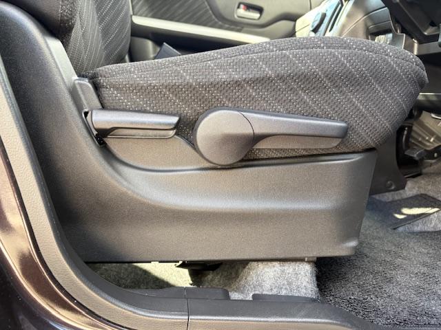 スペーシア Ｇリミテッド　メモリーナビゲーション　フルセグＴＶ　ＣＤ／ＤＶＤ再生　ＥＴＣ車載器　エアバック　ＡＢＳ　オートエアコン　ブレーキ軽減装置　プッシュスタートボタン　シートヒーター　アルミホイール（26枚目）