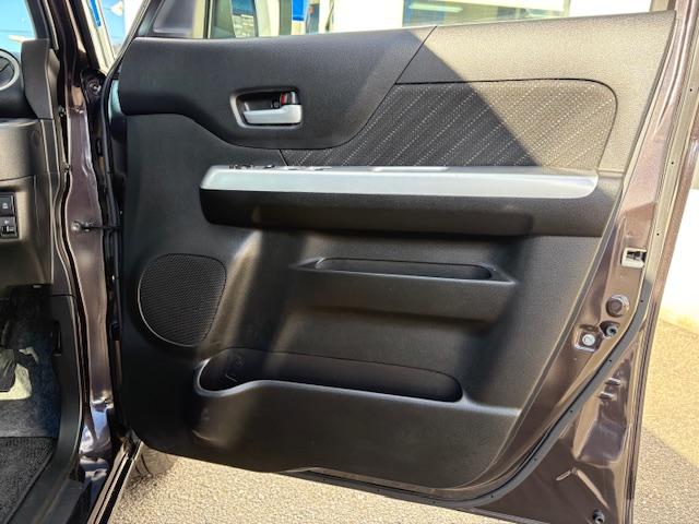 スペーシア Ｇリミテッド　メモリーナビゲーション　フルセグＴＶ　ＣＤ／ＤＶＤ再生　ＥＴＣ車載器　エアバック　ＡＢＳ　オートエアコン　ブレーキ軽減装置　プッシュスタートボタン　シートヒーター　アルミホイール（30枚目）