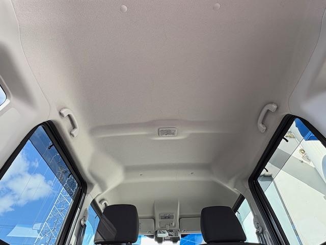 スペーシア Ｇリミテッド　メモリーナビゲーション　フルセグＴＶ　ＣＤ／ＤＶＤ再生　ＥＴＣ車載器　エアバック　ＡＢＳ　オートエアコン　ブレーキ軽減装置　プッシュスタートボタン　シートヒーター　アルミホイール（38枚目）