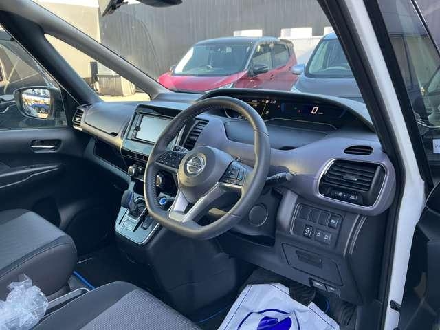 セレナ 1.2 e-POWER ハイウェイスター V 衝突被害軽減ブレーキ/横滑り防止機能/プロ 360°カメラ エマジェンシーブレーキ スマキー バックカメラ レーンアシスト クルコン ETC ドラレコ Aストップ イモビ フルオートエアコン アルミホイール エアバック メモリーナビ キーフリー(11枚目)