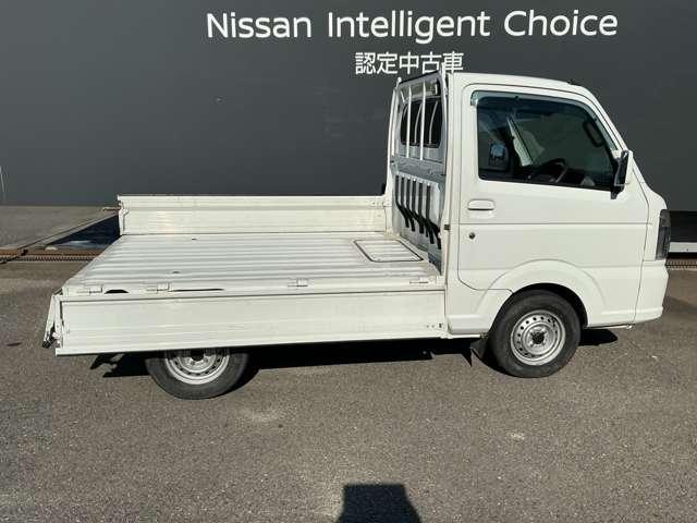 NT100クリッパートラック 660 GX 4WD ワンオーナー/衝突被害軽減ブレーキ/横滑り 衝突軽減システム 切替4WD パワーウインド ワンオーナー車 キーレスエントリー AC パワーステアリング エアバッグ ABS 寒冷地仕様 助手席エアバック(9枚目)