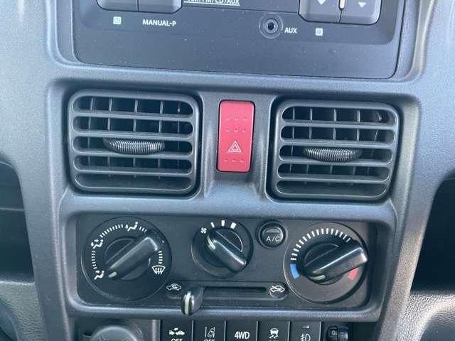 NT100クリッパートラック 660 GX 4WD ワンオーナー/衝突被害軽減ブレーキ/横滑り 衝突軽減システム 切替4WD パワーウインド ワンオーナー車 キーレスエントリー AC パワーステアリング エアバッグ ABS 寒冷地仕様 助手席エアバック(13枚目)