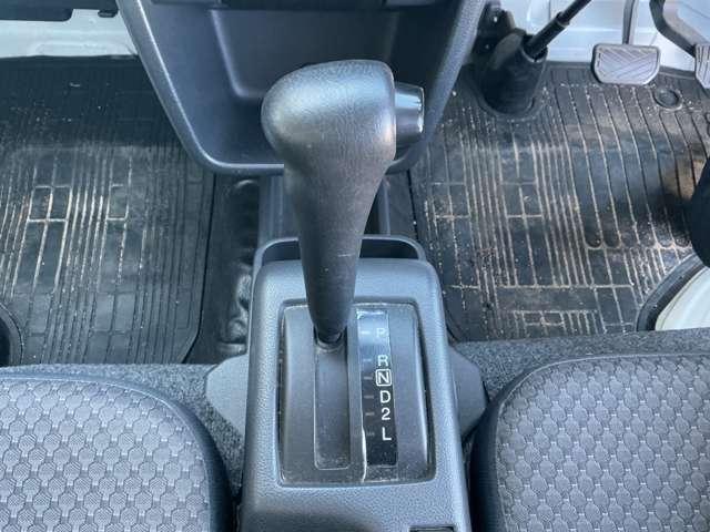 NT100クリッパートラック 660 GX 4WD ワンオーナー/衝突被害軽減ブレーキ/横滑り 衝突軽減システム 切替4WD パワーウインド ワンオーナー車 キーレスエントリー AC パワーステアリング エアバッグ ABS 寒冷地仕様 助手席エアバック(15枚目)