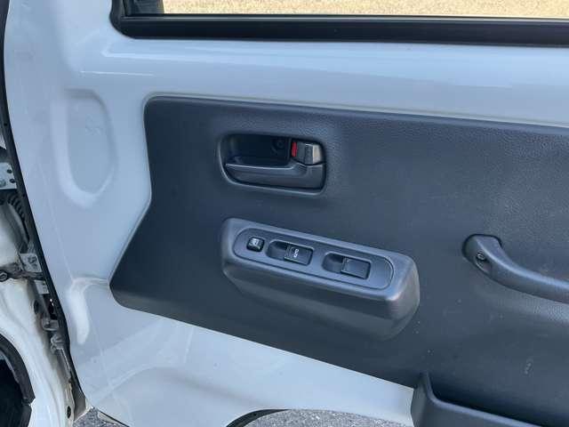 NT100クリッパートラック 660 GX 4WD ワンオーナー/衝突被害軽減ブレーキ/横滑り 衝突軽減システム 切替4WD パワーウインド ワンオーナー車 キーレスエントリー AC パワーステアリング エアバッグ ABS 寒冷地仕様 助手席エアバック(16枚目)