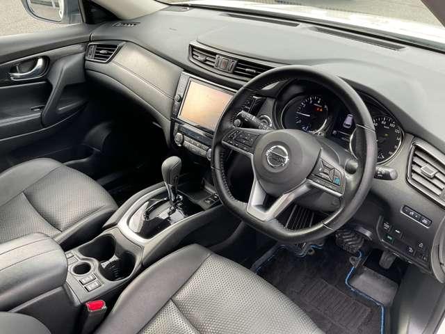 エクストレイル ２．０　２０Ｘｉ　ハイブリッド　プロパイロット　エマージェンシーブレーキ　車線逸脱警報　衝突被害軽減　インテリジェントキー　ＬＥＤ　盗難防止システム　ナビＴＶ　アイドリングストップ　オートエアコン　ＡＢＳ　ドライブレコーダー　アルミホイール　キーレス　パワーウインドウ（13枚目）