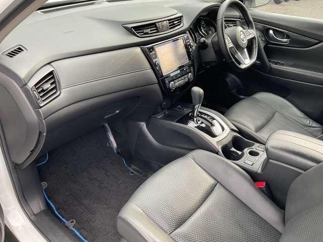 エクストレイル ２．０　２０Ｘｉ　ハイブリッド　プロパイロット　エマージェンシーブレーキ　車線逸脱警報　衝突被害軽減　インテリジェントキー　ＬＥＤ　盗難防止システム　ナビＴＶ　アイドリングストップ　オートエアコン　ＡＢＳ　ドライブレコーダー　アルミホイール　キーレス　パワーウインドウ（14枚目）