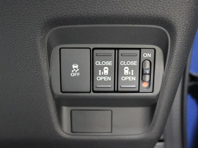 フリード ｅ：ＨＥＶエアーＥＸ　ホンダセンシング　横滑り防止装置　ブラインドスポットインフォメーション　アダプティブドライビングビーム　後退出庫サポート　２列目キャプテンシート　シートヒーター　アルミホイール　３列シート６人乗り（17枚目）