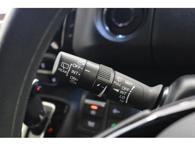 N-BOXカスタム L ホンダセンシング 障害物センサー 横滑り防止装置 ナビ バックカメラ ETC 充電用USBジャック シートヒーター パワースライドドア シートバックテーブル アルミホイール スマートキー(31枚目)