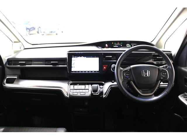 ステップワゴンスパーダ ｅ：ＨＥＶスパーダＧ・ＥＸホンダセンシング　ナビ　後席モニター　バックカメラ　ＥＴＣ　ドライブレコーダー　充電用ＵＳＢジャック　わくわくゲート　シートヒーター　シートバックテーブル　クルーズコントロール　アルミホイール　３列シート７人乗り（12枚目）