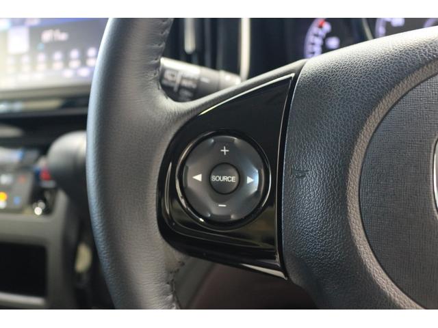 Ｎ－ＯＮＥ プレミアム　ディスプレイオーディオ　バックカメラ　ＥＴＣ　横滑り防止装置　ディスチャージヘッドライト　コンビシート　アルミホイール　スマートキー（19枚目）