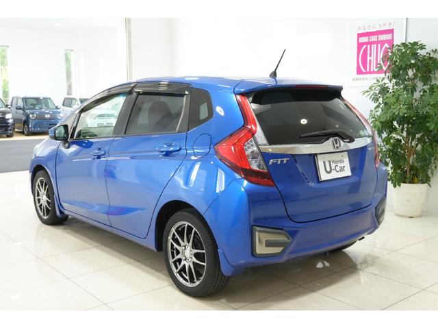 フィットハイブリッド Ｌパッケージ　あんしんパッケージ　横滑り防止装置　ナビ　バックカメラ　ＥＴＣ　ＬＥＤヘッドライト　クルーズコントロール　アルミホイール　スマートキー（5枚目）