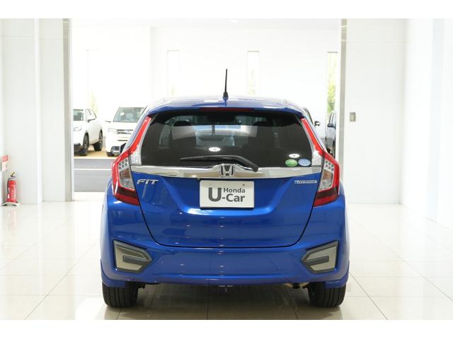 フィットハイブリッド Ｌパッケージ　あんしんパッケージ　横滑り防止装置　ナビ　バックカメラ　ＥＴＣ　ＬＥＤヘッドライト　クルーズコントロール　アルミホイール　スマートキー（6枚目）