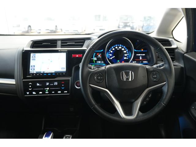 フィットハイブリッド Ｌパッケージ　あんしんパッケージ　横滑り防止装置　ナビ　バックカメラ　ＥＴＣ　ＬＥＤヘッドライト　クルーズコントロール　アルミホイール　スマートキー（10枚目）