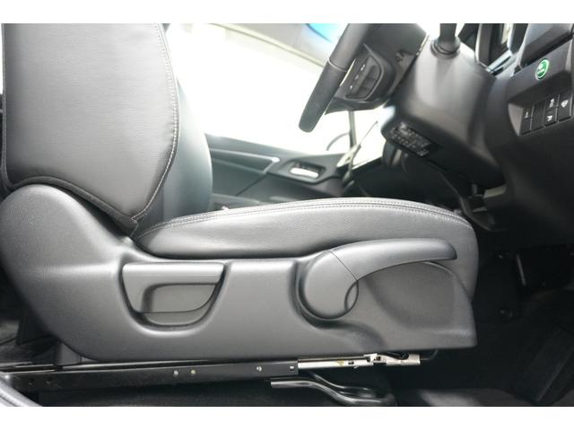 フィットハイブリッド Ｌパッケージ　あんしんパッケージ　横滑り防止装置　ナビ　バックカメラ　ＥＴＣ　ＬＥＤヘッドライト　クルーズコントロール　アルミホイール　スマートキー（16枚目）