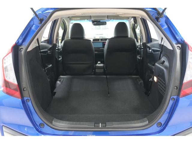 フィットハイブリッド Ｌパッケージ　あんしんパッケージ　横滑り防止装置　ナビ　バックカメラ　ＥＴＣ　ＬＥＤヘッドライト　クルーズコントロール　アルミホイール　スマートキー（17枚目）