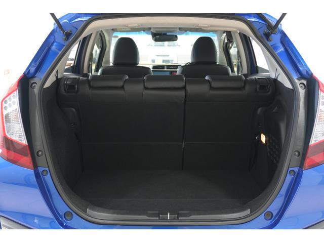 フィットハイブリッド Ｌパッケージ　あんしんパッケージ　横滑り防止装置　ナビ　バックカメラ　ＥＴＣ　ＬＥＤヘッドライト　クルーズコントロール　アルミホイール　スマートキー（18枚目）