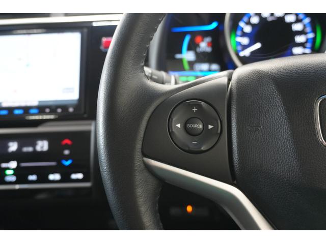 フィットハイブリッド Ｌパッケージ　あんしんパッケージ　横滑り防止装置　ナビ　バックカメラ　ＥＴＣ　ＬＥＤヘッドライト　クルーズコントロール　アルミホイール　スマートキー（19枚目）