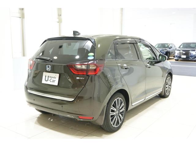 フィット ｅ：ＨＥＶリュクス　ホンダセンシング　横滑り防止装置　障害物センサー　ドライブレコーダー　ナビ　バックカメラ　ＥＴＣ　ワイヤレス充電器　ＬＥＤヘッドライト　ステアリングヒーター　アルミホイール　スマートキー（8枚目）