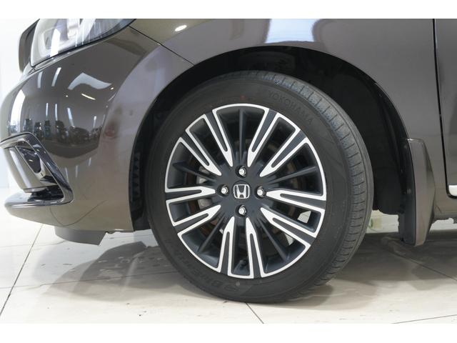 フィット ｅ：ＨＥＶリュクス　ホンダセンシング　横滑り防止装置　障害物センサー　ドライブレコーダー　ナビ　バックカメラ　ＥＴＣ　ワイヤレス充電器　ＬＥＤヘッドライト　ステアリングヒーター　アルミホイール　スマートキー（10枚目）