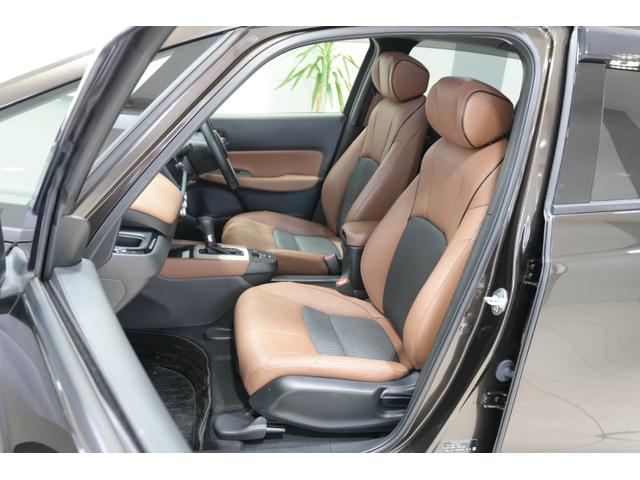 フィット ｅ：ＨＥＶリュクス　ホンダセンシング　横滑り防止装置　障害物センサー　ドライブレコーダー　ナビ　バックカメラ　ＥＴＣ　ワイヤレス充電器　ＬＥＤヘッドライト　ステアリングヒーター　アルミホイール　スマートキー（12枚目）