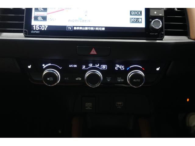 フィット ｅ：ＨＥＶリュクス　ホンダセンシング　横滑り防止装置　障害物センサー　ドライブレコーダー　ナビ　バックカメラ　ＥＴＣ　ワイヤレス充電器　ＬＥＤヘッドライト　ステアリングヒーター　アルミホイール　スマートキー（25枚目）